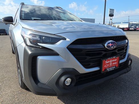 Used 2023 Subaru Outback Premium image 11