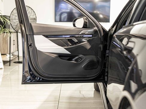 Used 2025 BMW M5 w/ Carbon Package image 30