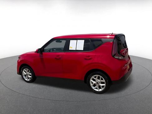 Used 2025 Kia Soul LX w/ LX Technology Package FWD image 9