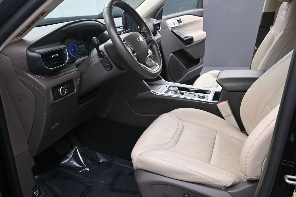 Used 2023 Ford Explorer Platinum w/ Technology Package AWD/4WD image 13