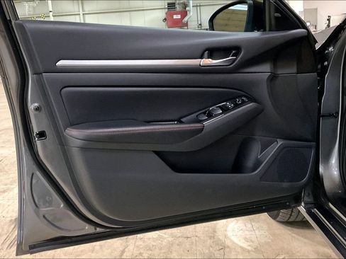 Used 2025 Nissan Altima 2.5 SR AWD/4WD image 21