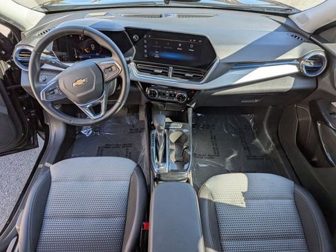 Used 2025 Chevrolet Trax LT w/ LT Convenience Package FWD image 14