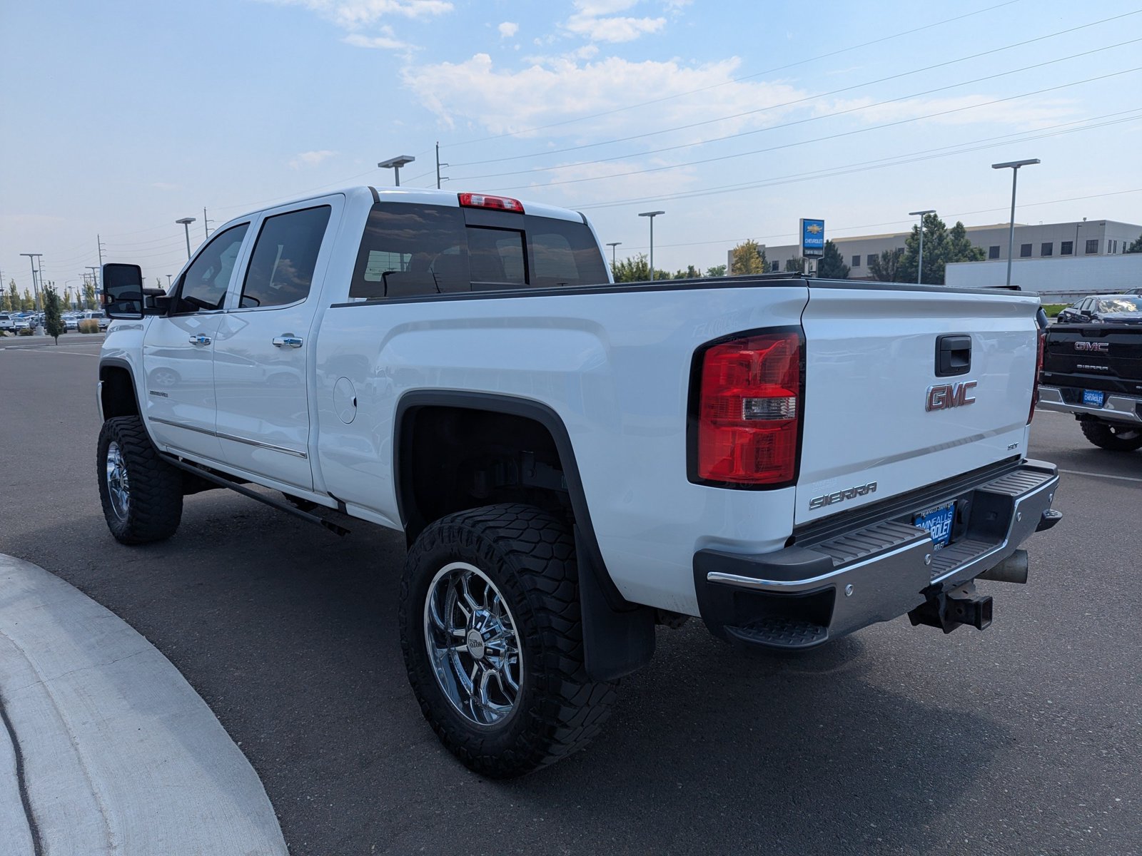 Used 2017 GMC Sierra 3500 SLT w/ Duramax Plus Package AWD/4WD image 31