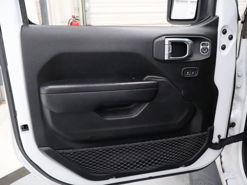 Used 2021 Jeep Gladiator Sport image 2