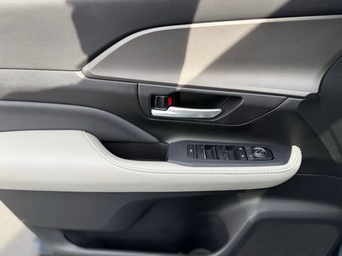 Used 2024 Toyota Grand Highlander XLE image 15