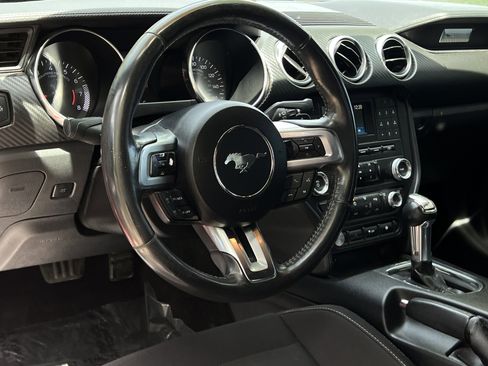 Used 2018 Ford Mustang Coupe RWD image 12