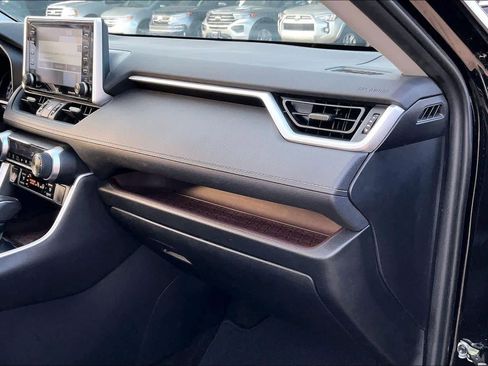 Used 2019 Toyota RAV4 Limited w/ Cold Weather Package FWD image 18