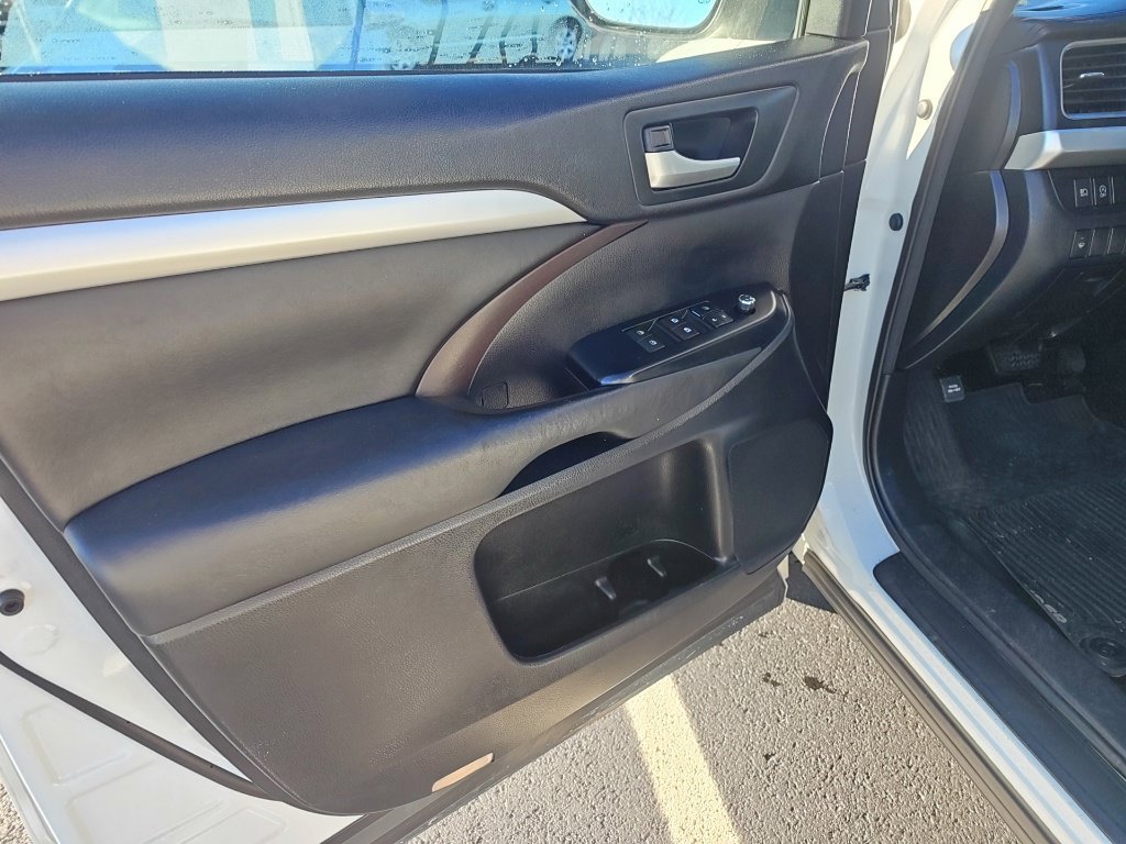 Used 2018 Toyota Highlander XLE AWD/4WD image 6