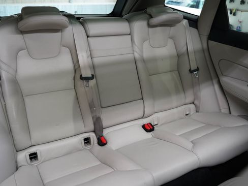 Used 2018 Volvo XC60 T6 Momentum w/ Convenience Package AWD/4WD image 31