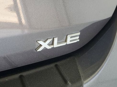 Used 2022 Toyota Highlander XLE image 10