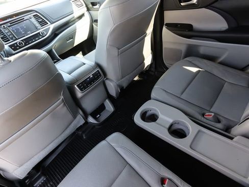 Used 2018 Toyota Highlander Limited Platinum image 44