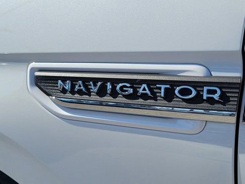 Used 2024 Lincoln Navigator Reserve AWD/4WD image 9