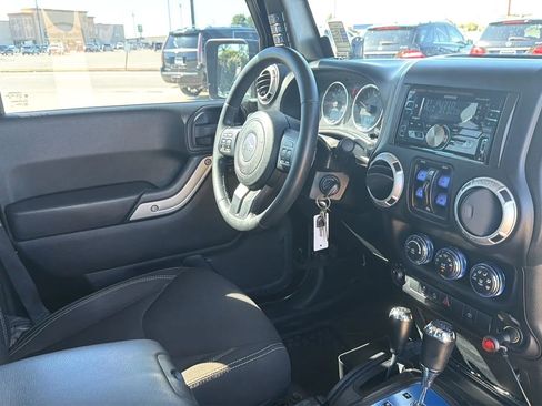 Used 2016 Jeep Wrangler Unlimited Sahara w/ Connectivity Group AWD/4WD image 79