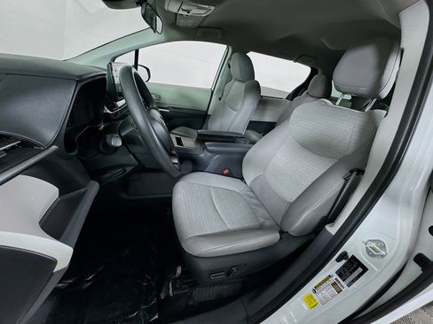 Certified 2024 Toyota Sienna LE image 12
