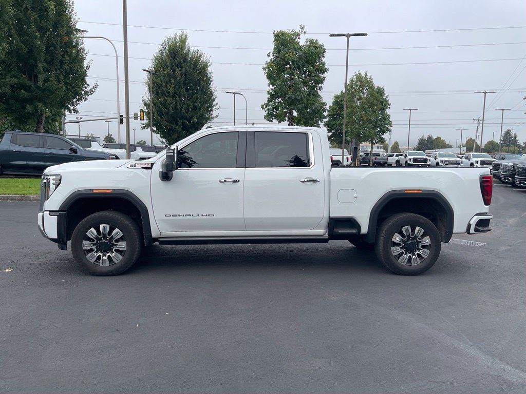 Used 2025 GMC Sierra 3500 Denali w/ Denali Reserve Package AWD/4WD image 2
