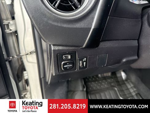 Used 2018 Toyota Corolla LE image 11