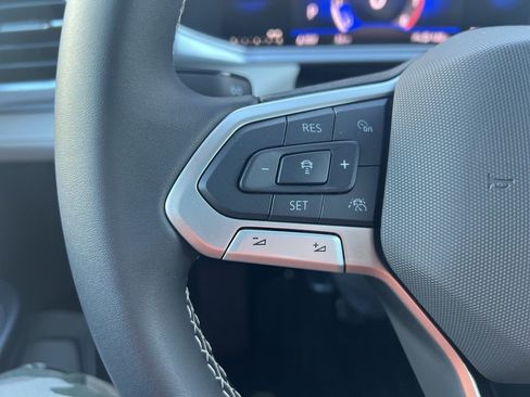 New 2025 Volkswagen Taos SE image 28