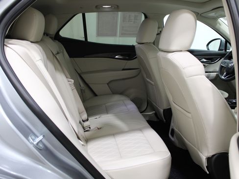 Used 2023 Buick Envision Avenir image 32