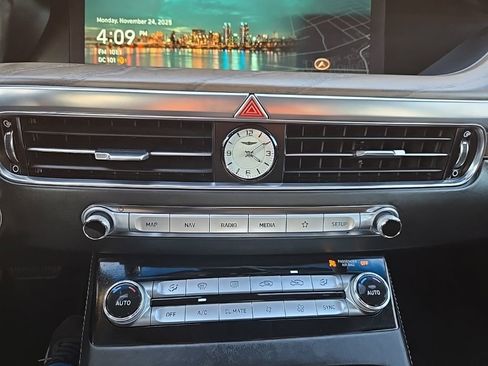 Used 2022 Genesis G90 3.3T Premium image 25