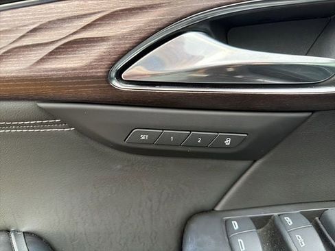 Used 2021 Buick Envision Avenir w/ Technology Package II image 9