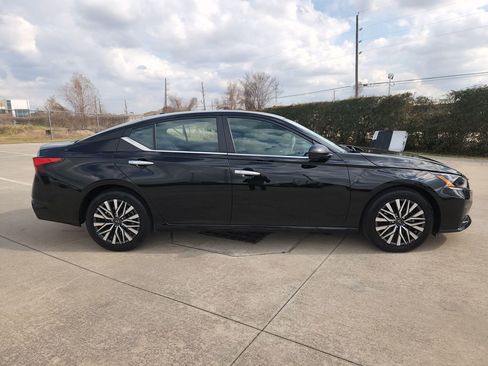 Used 2025 Nissan Altima 2.5 SV image 4