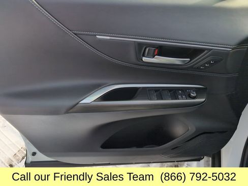 Used 2023 Toyota Venza Nightshade image 13