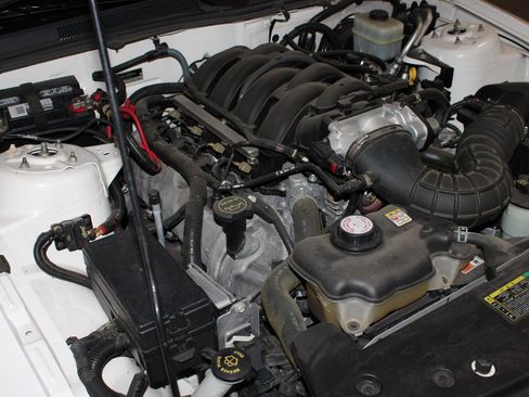 Used 2005 Ford Mustang GT RWD image 12