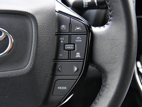 Used 2023 Toyota bZ4X FWD image 29