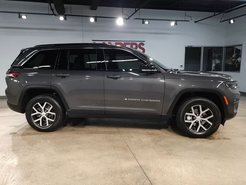 Used 2025 Jeep Grand Cherokee Limited w/ Trailer Tow Package image 8
