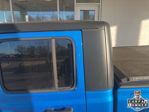Used 2022 Jeep Gladiator Sport image 8