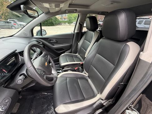 Used 2018 Chevrolet Trax Premier w/ Midnight Edition FWD image 10