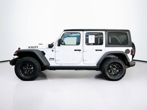 Used 2025 Jeep Wrangler Willys AWD/4WD image 4