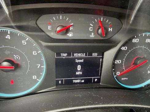 Used 2018 Chevrolet Equinox LT FWD image 14