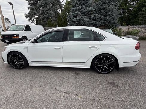 Used 2017 Volkswagen Passat 1.8T R-Line w/ R-Line Lighting Package FWD image 5
