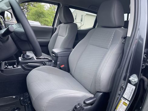 Used 2022 Toyota Tacoma SR AWD/4WD image 12