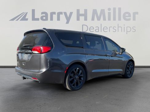 Used 2018 Chrysler Pacifica Touring Plus w/ S Appearance Package image 5