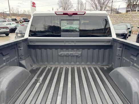 Used 2023 GMC Sierra 1500 AT4 w/ AT4 Premium Package image 9