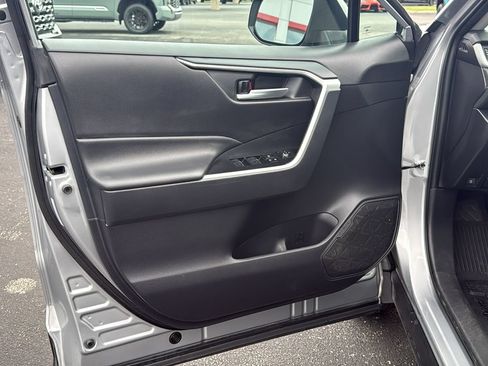 Used 2025 Toyota RAV4 XLE AWD/4WD image 10
