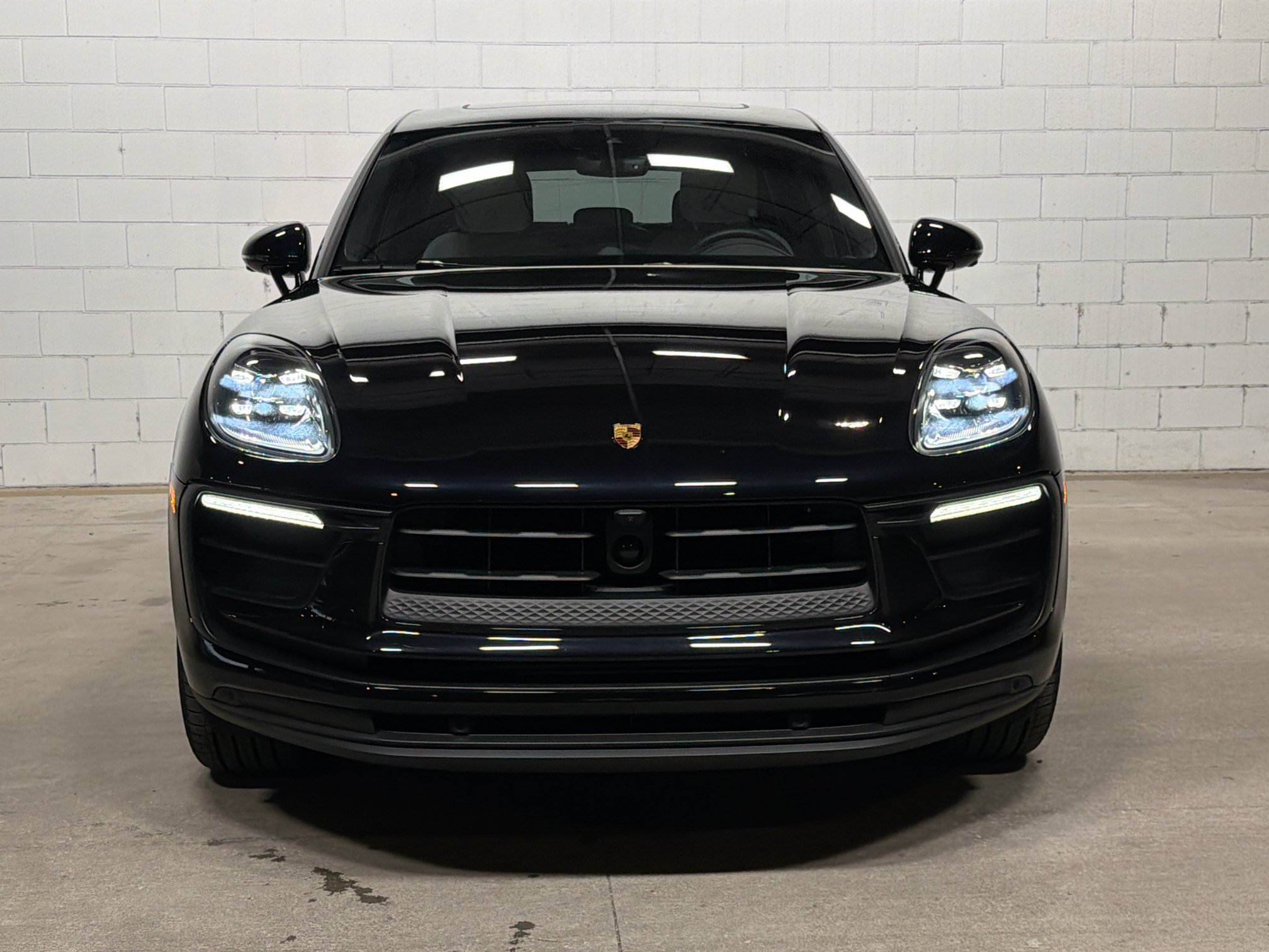 Certified 2026 Porsche Macan AWD/4WD image 9