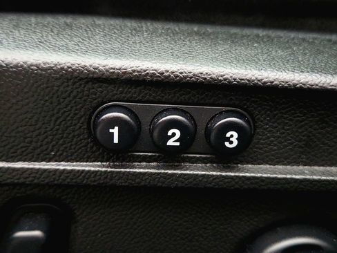 Used 2018 Alfa Romeo Giulia AWD image 21