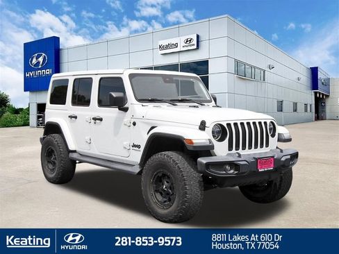 Used 2020 Jeep Wrangler Unlimited Sahara AWD/4WD image 3
