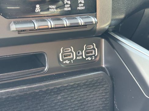 Used 2020 RAM 1500 Big Horn AWD/4WD image 29