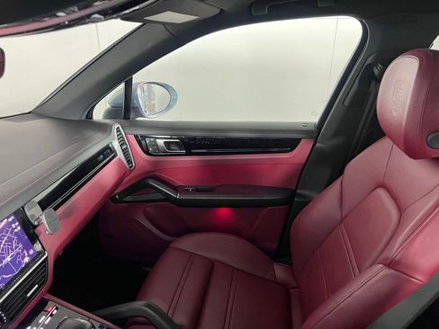Certified 2023 Porsche Cayenne AWD/4WD image 25