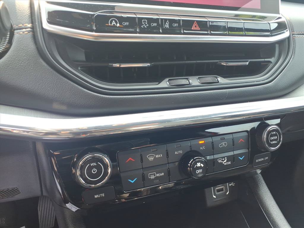 Used 2022 Jeep Compass Limited AWD/4WD image 11