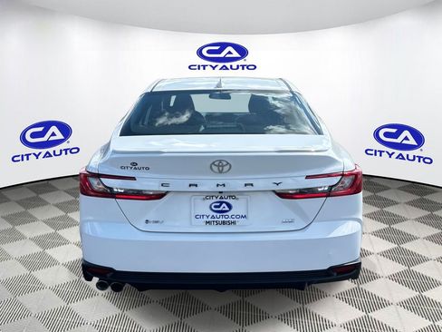 Used 2025 Toyota Camry SE image 5