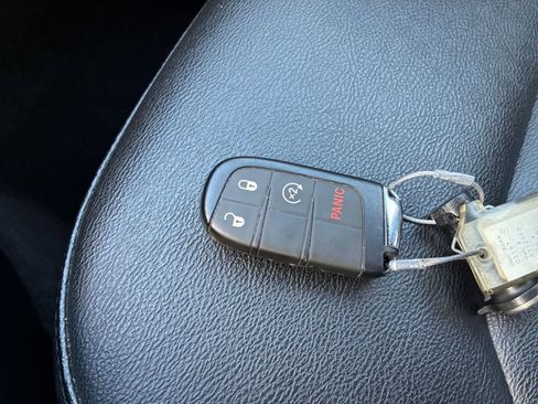 Used 2025 Jeep Compass Limited image 21