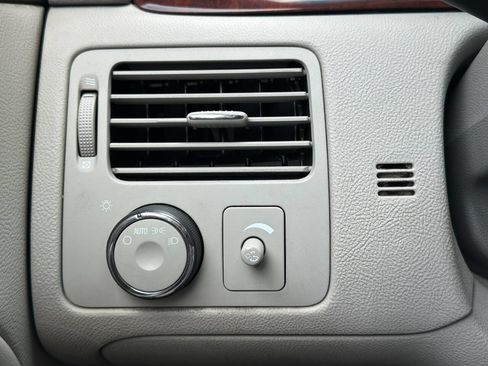 Used 2007 Buick Lucerne CXL image 34