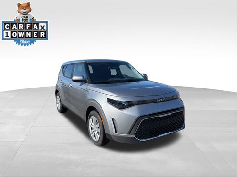 Used 2025 Kia Soul LX image 3