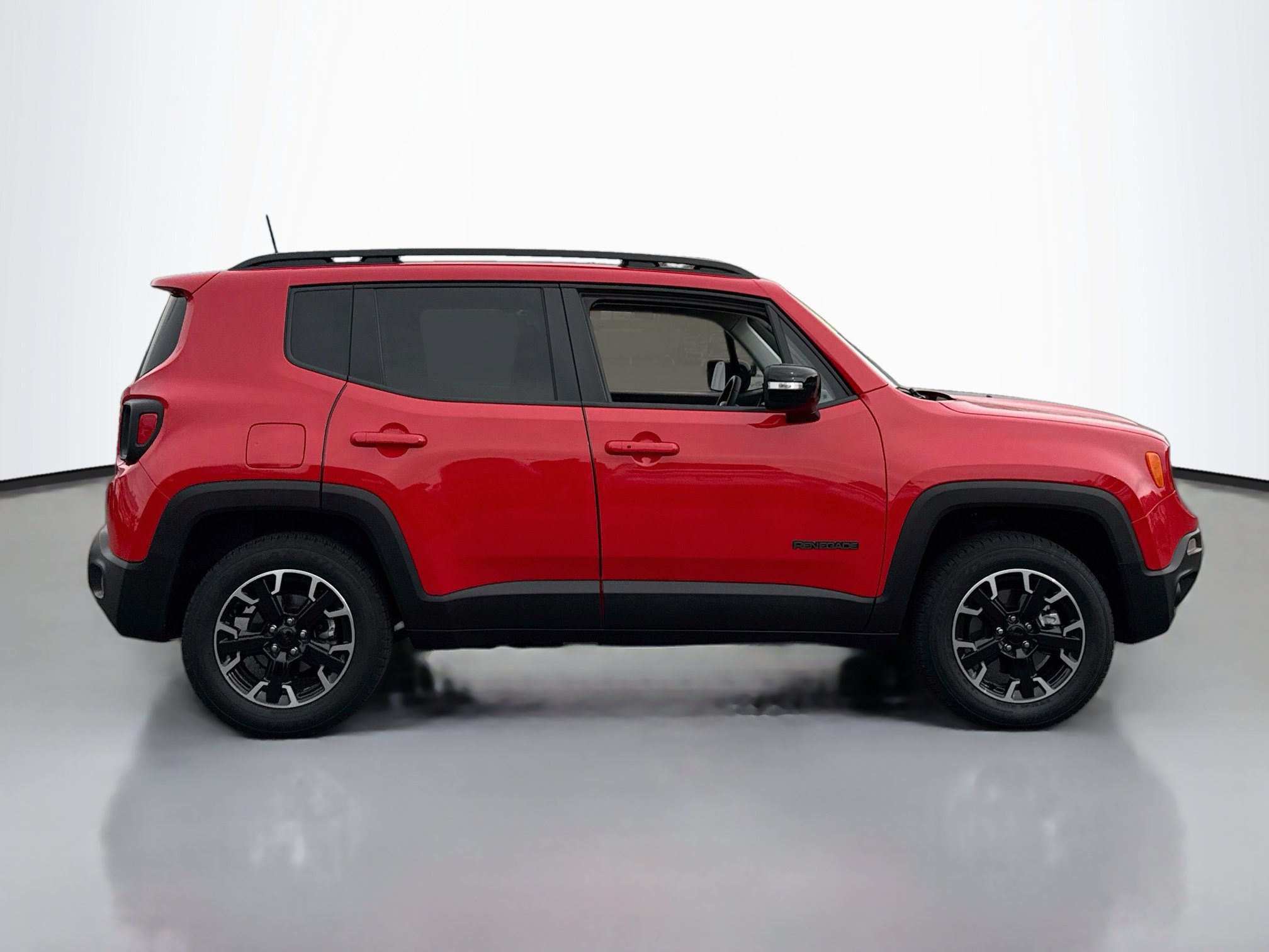 Used 2023 Jeep Renegade Latitude AWD/4WD image 8