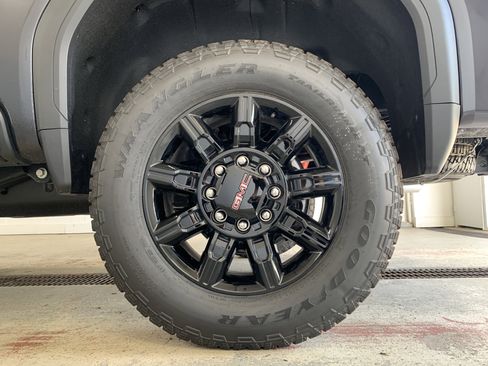 New 2025 GMC Sierra 2500 AT4 w/ AT4 Premium Plus Package image 11